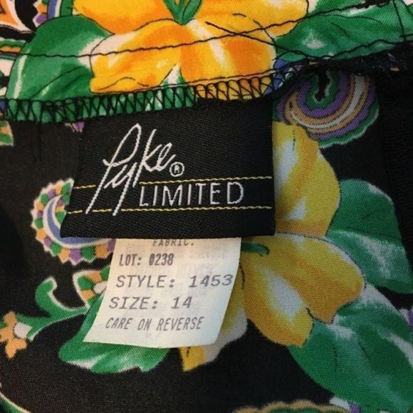 Vintage 80s Blouse, Bright Yellow Floral Short Sleeve Blouse, Dark Floral Blouse - Picture 9 of 11